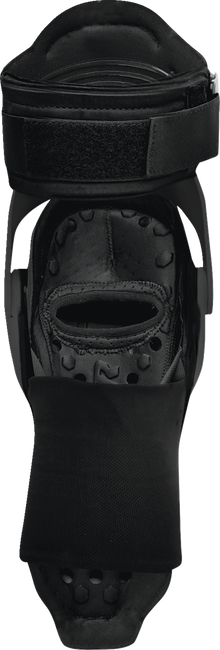 THOR Youth Sentinel Knee Guards - Black - S/M 2704-0685