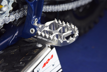 SCAR RACING Evo Foot Pegs - Silver - Husqvarna/KTM/Gas Gas S5511T