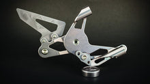 AEM FACTORY - DUCATI 899 / 959 / 1199 / 1299 / V2 PANIGALE ADJUSTABLE BILLET REARSETS WITH COLORED ECCENTRIC