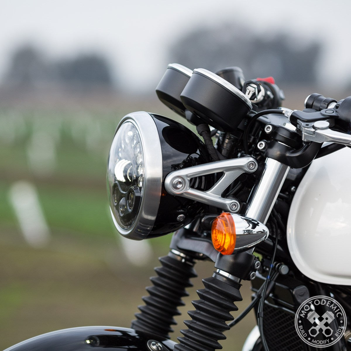 Motodemic LED Headlight Conversion Kit for the Triumph Thruxton 1200 / R