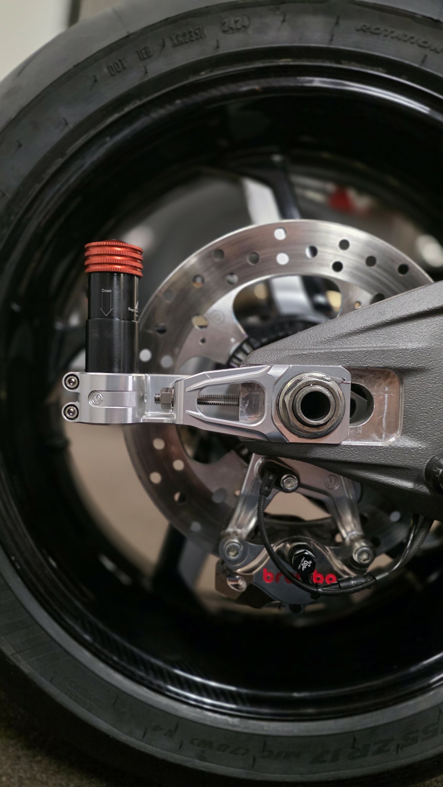 Motocorse Billet Aluminum Chain Adjuster and Rear Brake Caliper Support Bracket for OVERSUSPENSION for Ducati Panigale / Streetfighter V4 (2025+)