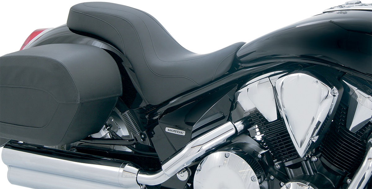 MUSTANG Day Tripper™ Seat - Plain - VT1300C '10-'17 76642