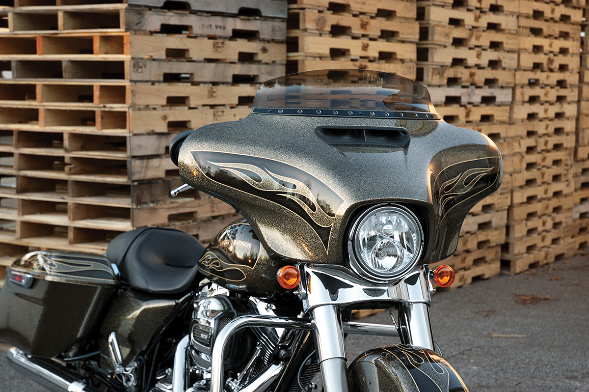 MEMPHIS SHADES Windshield Trim - Black - Holes - FLH MEB0976