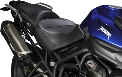 SARGENT World Sport™ Performance Seat - Black - Carbon FX - Regular - Tiger 800 '11-'18 WS-617-19