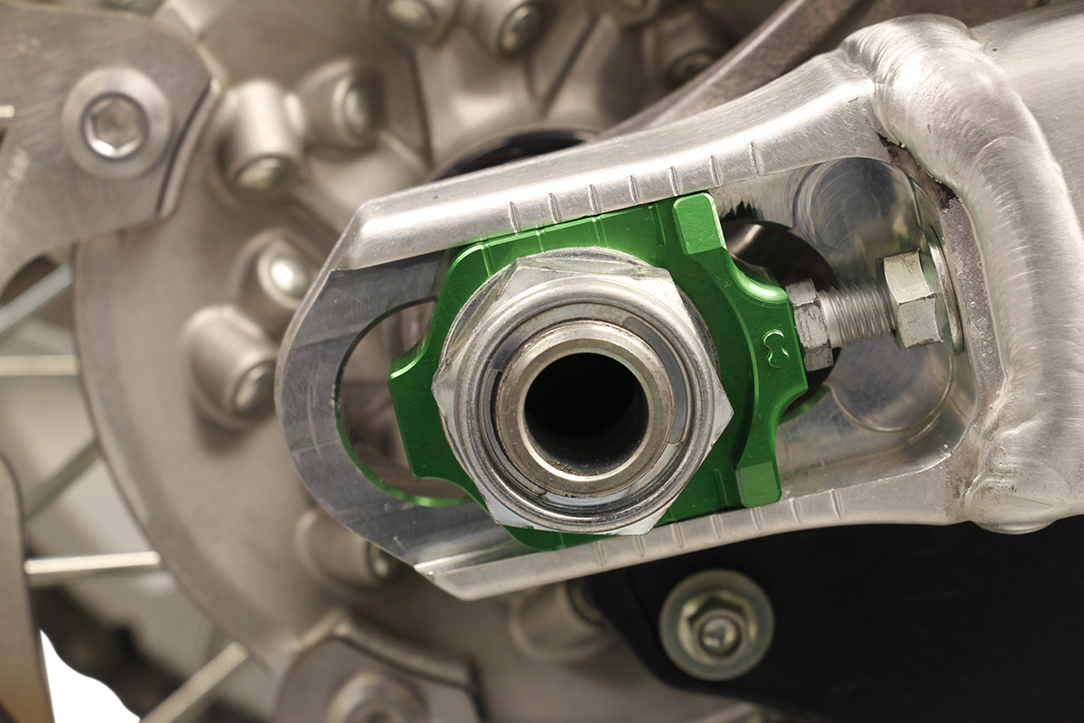 WORKS CONNECTION Elite Axle Block - Green - Kawasaki/Suzuki 17-248