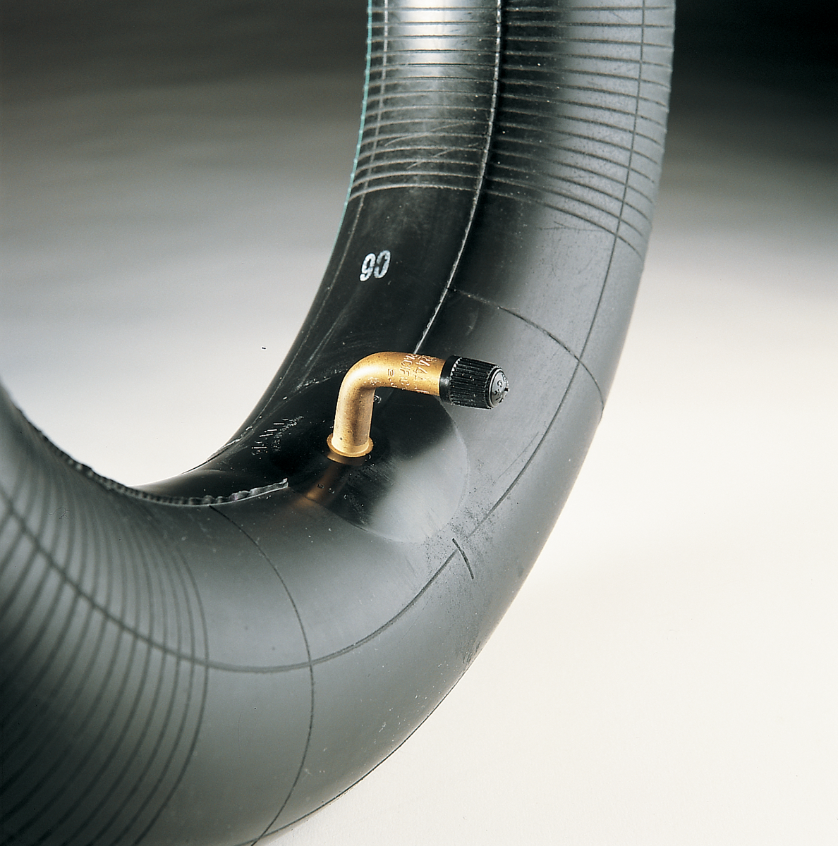 IRC Inner Tube - Standard - 8" - TR-87 - 90° Center Metal Valve T20082