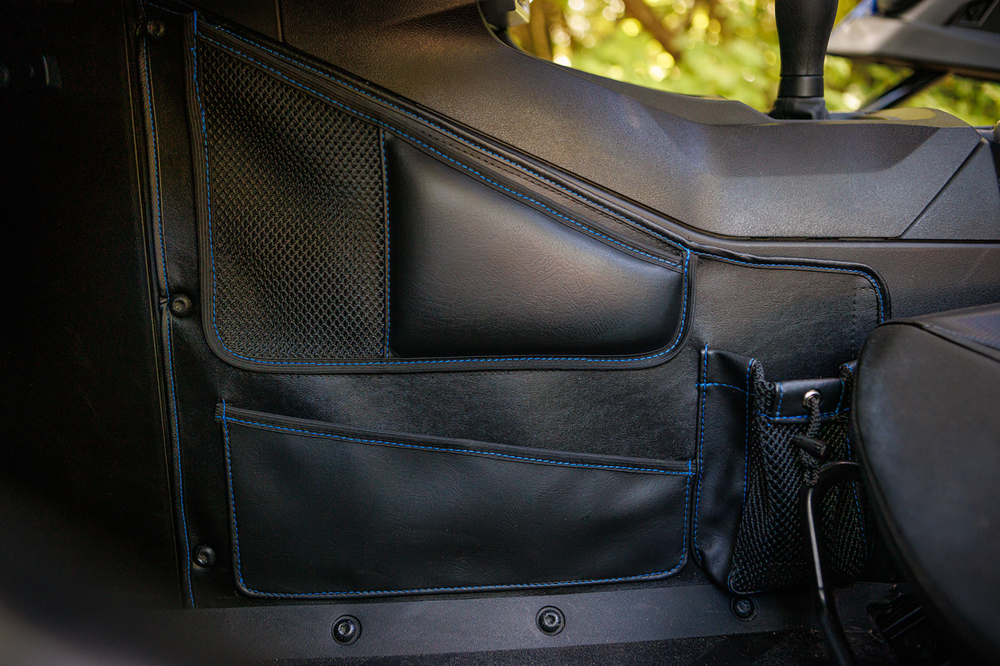 SHOW CHROME Kaliber Organizer - Driver - Black w/ Blue Stitching H44-7DBLU