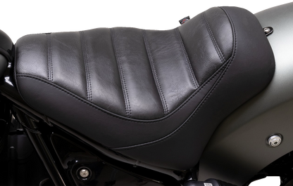 MUSTANG Runaround Seat - Solo - Black - Tuck-n-Roll - Chief '22-'24 88200