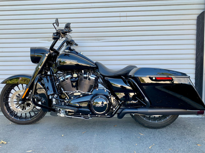 Side Mount Oil Cooler M8 Touring `17 23  Gloss Blk
