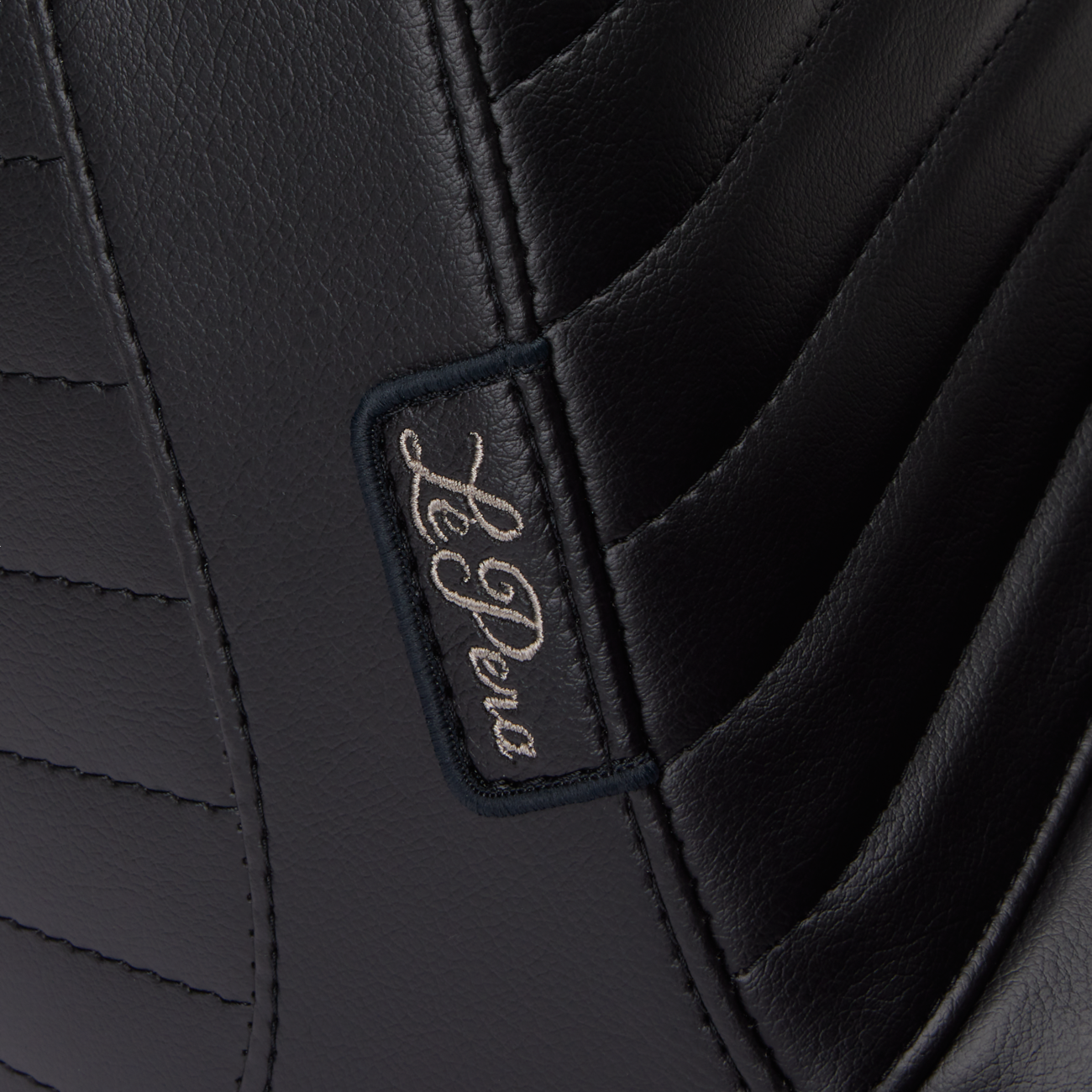 LE PERA Tailwhip Up Front Seat - Pleated - Black - FL '08-'24 LKU-587PT