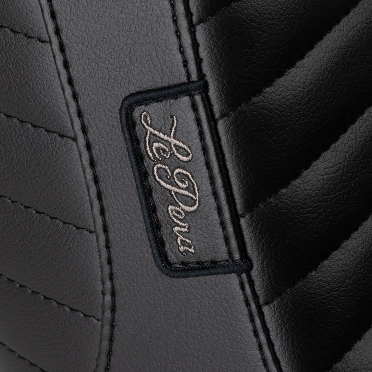 LE PERA Tailwhip Up Front Seat - Pleated - Black - FLSB/FXLR '18-'24 LYRU-580PT
