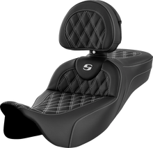 SADDLEMEN Roadsofa™ Extended Reach Seat - Lattice Stitch - White Stitch - with Backrest - FL '08-'24 808-07B-184B6