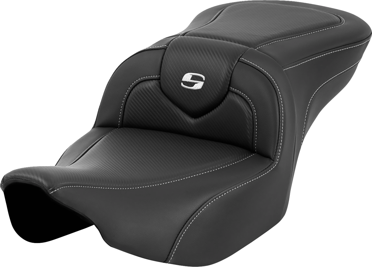 SADDLEMEN Roadsofa™ Seat - Carbon Fiber - Silver Stitch/Silver Logo - without Backrest - FL '23-'24 823-07-185