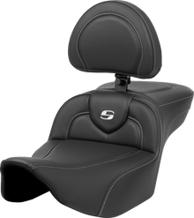SADDLEMEN Roadsofa™ Extended Reach Seat - Carbon Fiber - Silver Stitch/Silver Logo - w/ Backrest - FL '23-'24 823-07-186BR