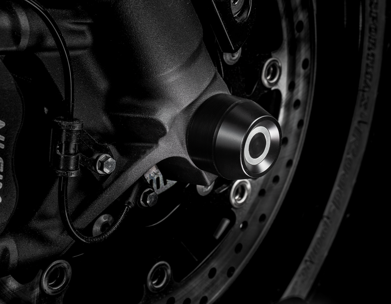 GILLES TOOLING Front Axle Protector - Black - Suzuki GTA-F-S02