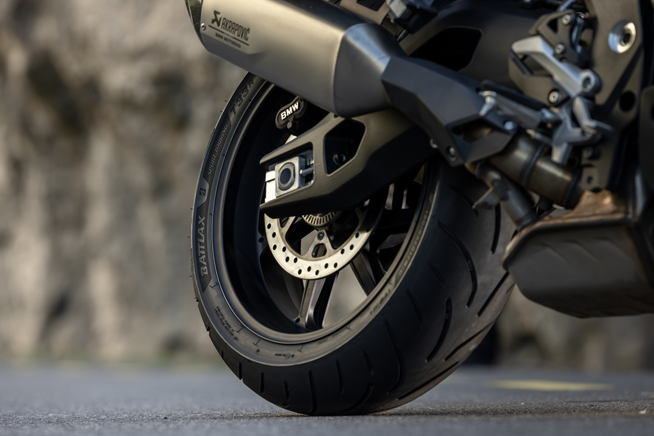 BRIDGESTONE Tire - T33 - Rear - 150/70ZR17 - 69W 20062