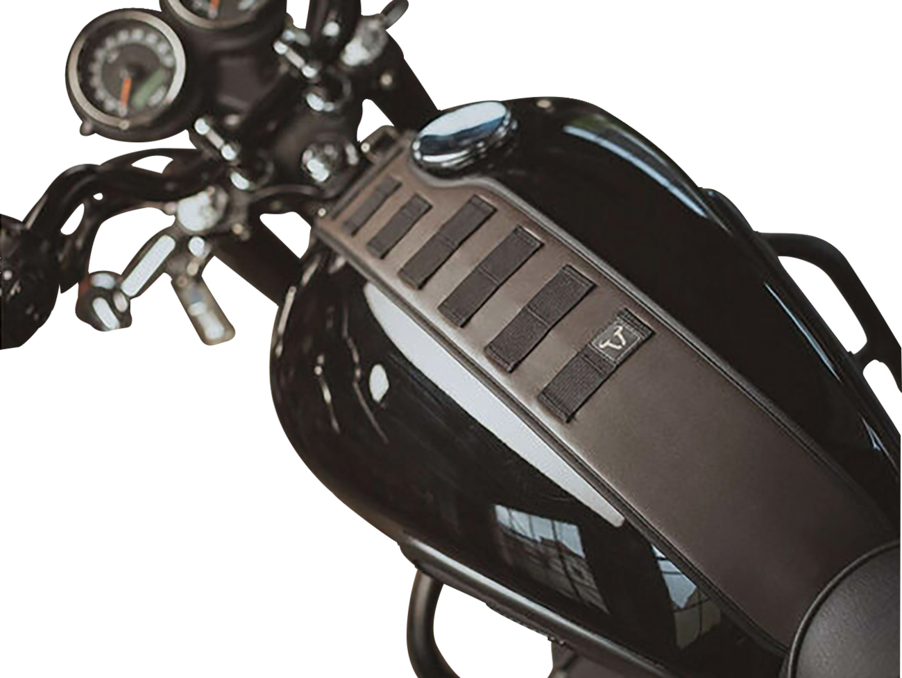 SW-MOTECH Legend Gear Tank Strap System - with LA1 Accessory Bag - Triumph '04-'16 BC.TRS.11.249.50100