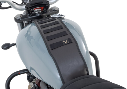 SW-MOTECH Legend Gear Tank Strap System - with LA2 Accessory Bag - Triumph '16-'24 BC.TRS.11.667.50200