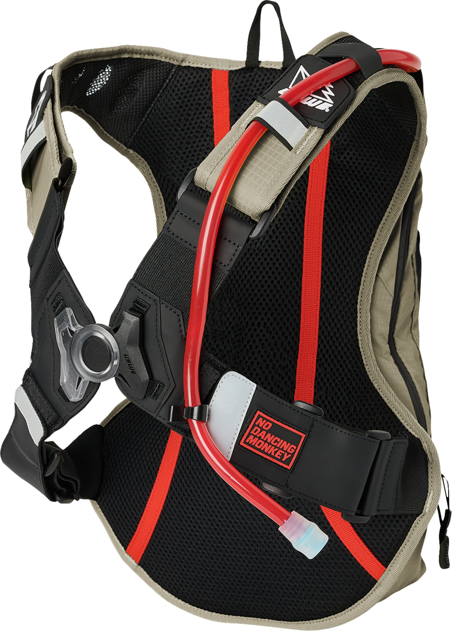 USWE Outlander Hydration Pack - 9L - Sand 5209077021