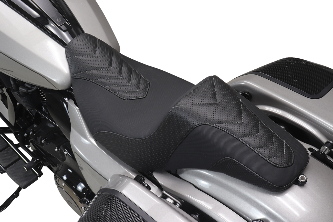 MUSTANG Signature Series Squareback™ Seat - Gripper Vinyl - Chevron - Gunmetal Stitch - FLH/FLT '23-'25 76324GM