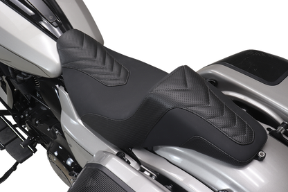 MUSTANG Signature Series Squareback™ Seat - Gripper Vinyl - Chevron - Gunmetal Stitch - FLH/FLT '23-'25 76324GM