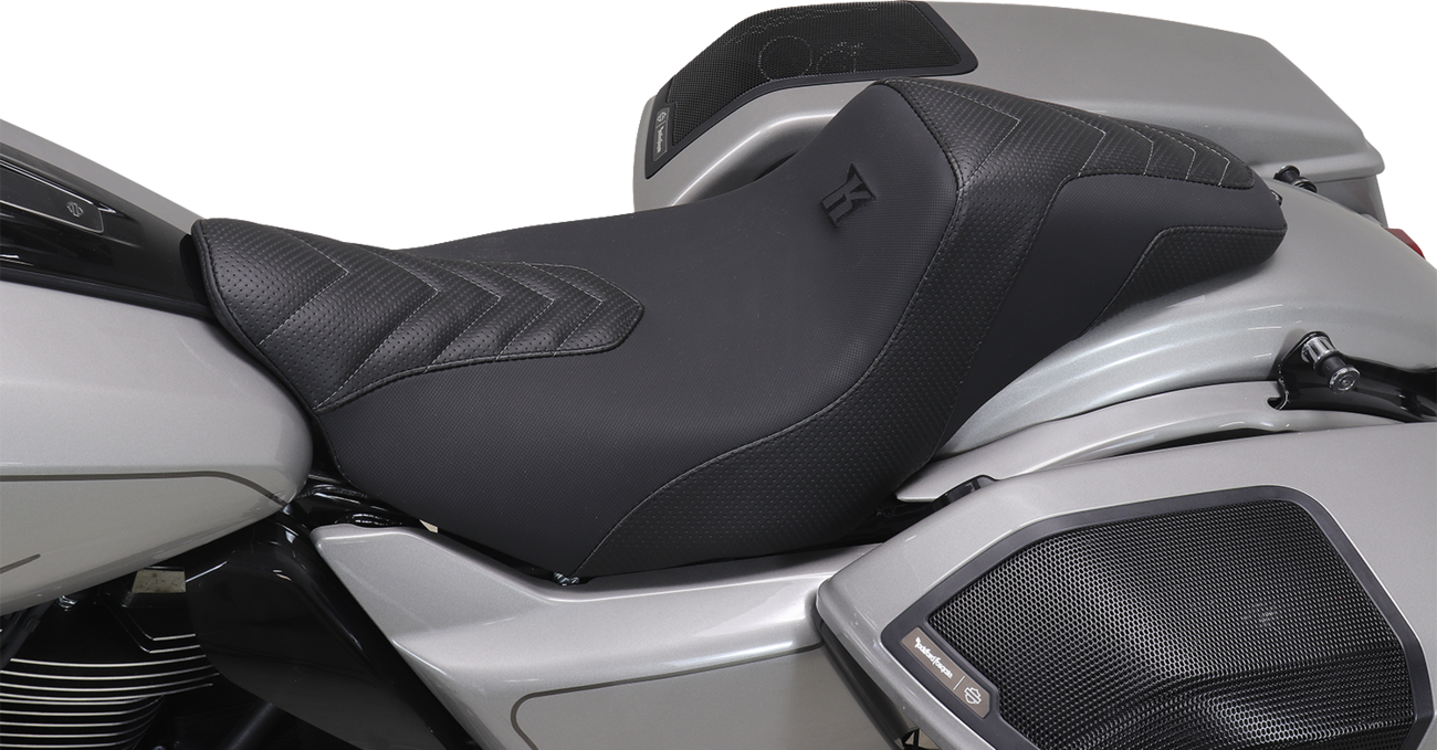 MUSTANG Signature Series Squareback™ Seat - Gripper Vinyl - Chevron - Gunmetal Stitch - FLH/FLT '23-'25 76324GM