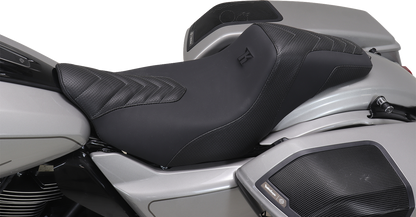 MUSTANG Signature Series Squareback™ Seat - Gripper Vinyl - Chevron - Gunmetal Stitch - FLH/FLT '23-'25 76324GM