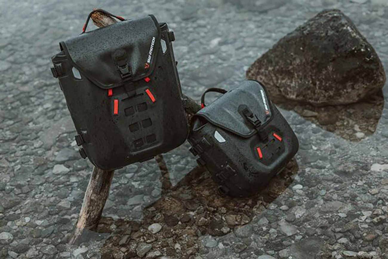 SW-MOTECH SysBag Waterproof Side Bag - Medium - 17 to 23 Liter - with Right Adapter Plate BC.SYS.00.005.12000R