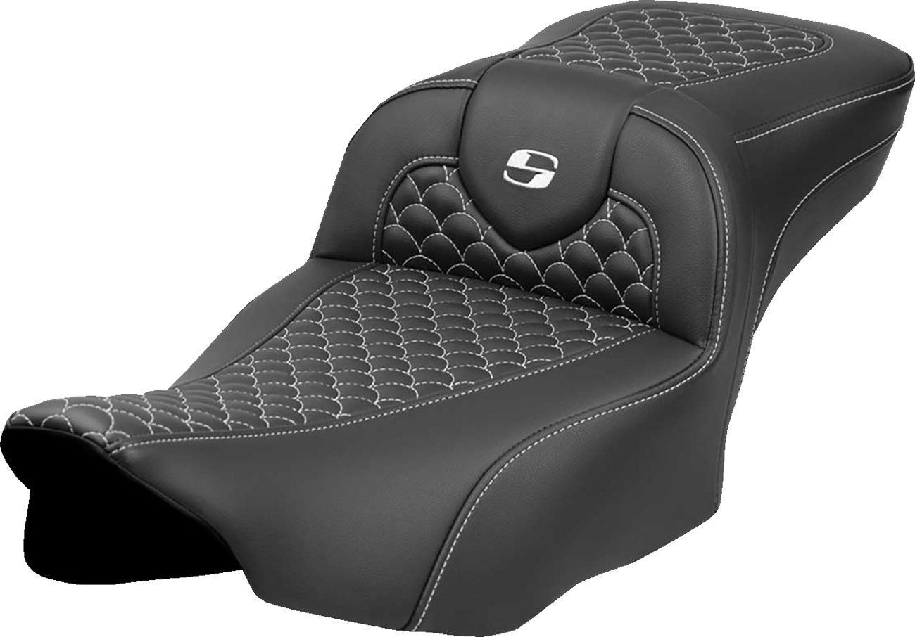 SADDLEMEN Roadsofa™ Extended Reach Seat - Dragon Scale Stitch - White Stitch - w/o Backrest - FLT/FLH '23-'24 823-07-20906
