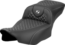 SADDLEMEN Roadsofa™ Extended Reach Seat - Dragon Scale Stitch - White Stitch - w/o Backrest - FLT/FLH '23-'24 823-07-20906