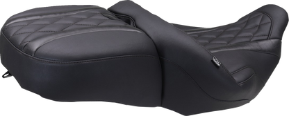 MUSTANG Deluxe One-Piece, 2-Up Seat - Diamond - Black Stitch - FLT/FLH '23-'25 89411