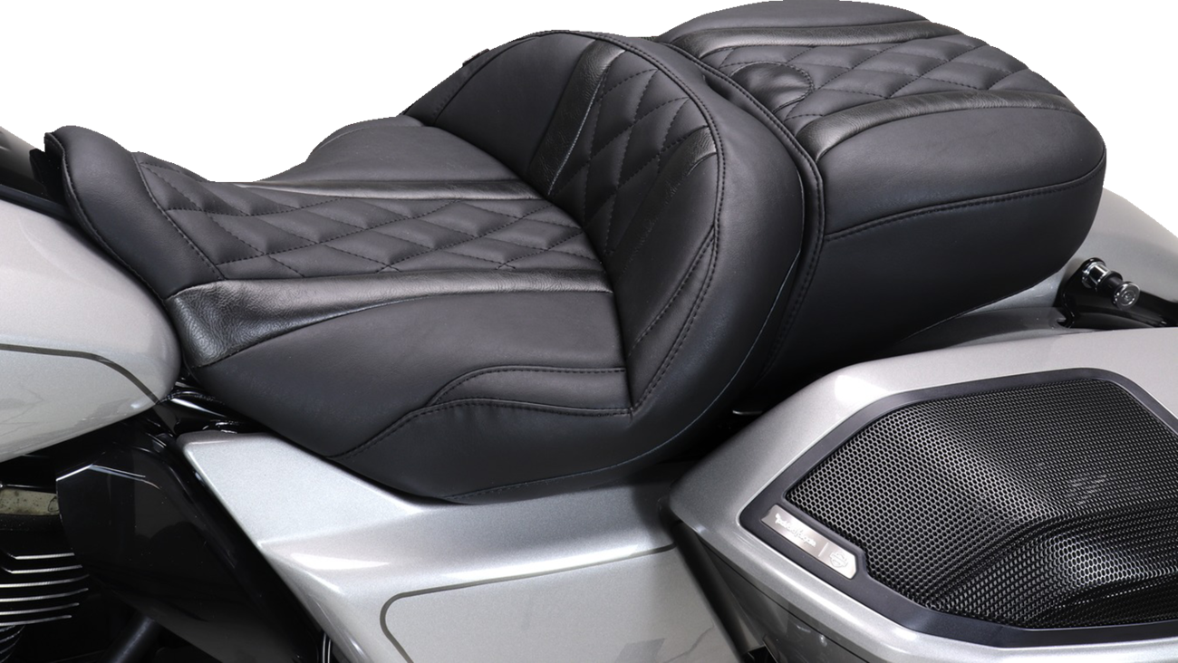 MUSTANG Deluxe One-Piece, 2-Up Seat - Diamond - Black Stitch - FLT/FLH '23-'25 89411