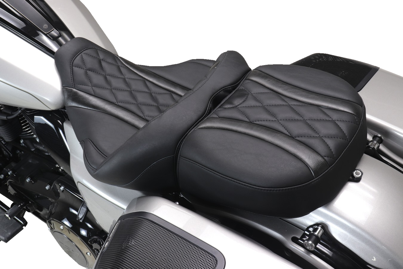 MUSTANG Deluxe One-Piece, 2-Up Seat - Diamond - Black Stitch - FLT/FLH '23-'25 89411