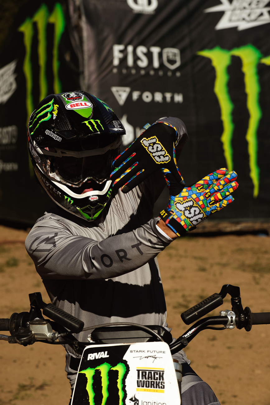 FIST HANDWEAR Strapped Build Gloves - XL F-GS-01516-XL