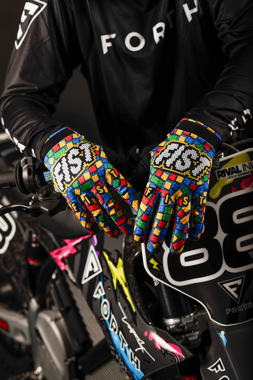 FIST HANDWEAR Strapped Build Gloves - Large F-GS-01516-L