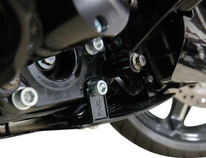 THRASHIN SUPPLY CO. Skid Plate - Carbon Fiber/Gloss - With Black Brackets - FLHX/FLTRX TSC-3034-1