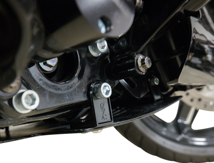THRASHIN SUPPLY CO. Skid Plate - Carbon Fiber/Forged - With Black Brackets - FLHX/FLTRX TSC-3035-1