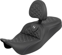 SADDLEMEN RoadSofa™ Tri Gripper Seat - Standard Reach - Silver Stitch - w/ Backrest - FLH/FLT '08-'25 808-07B-210B5