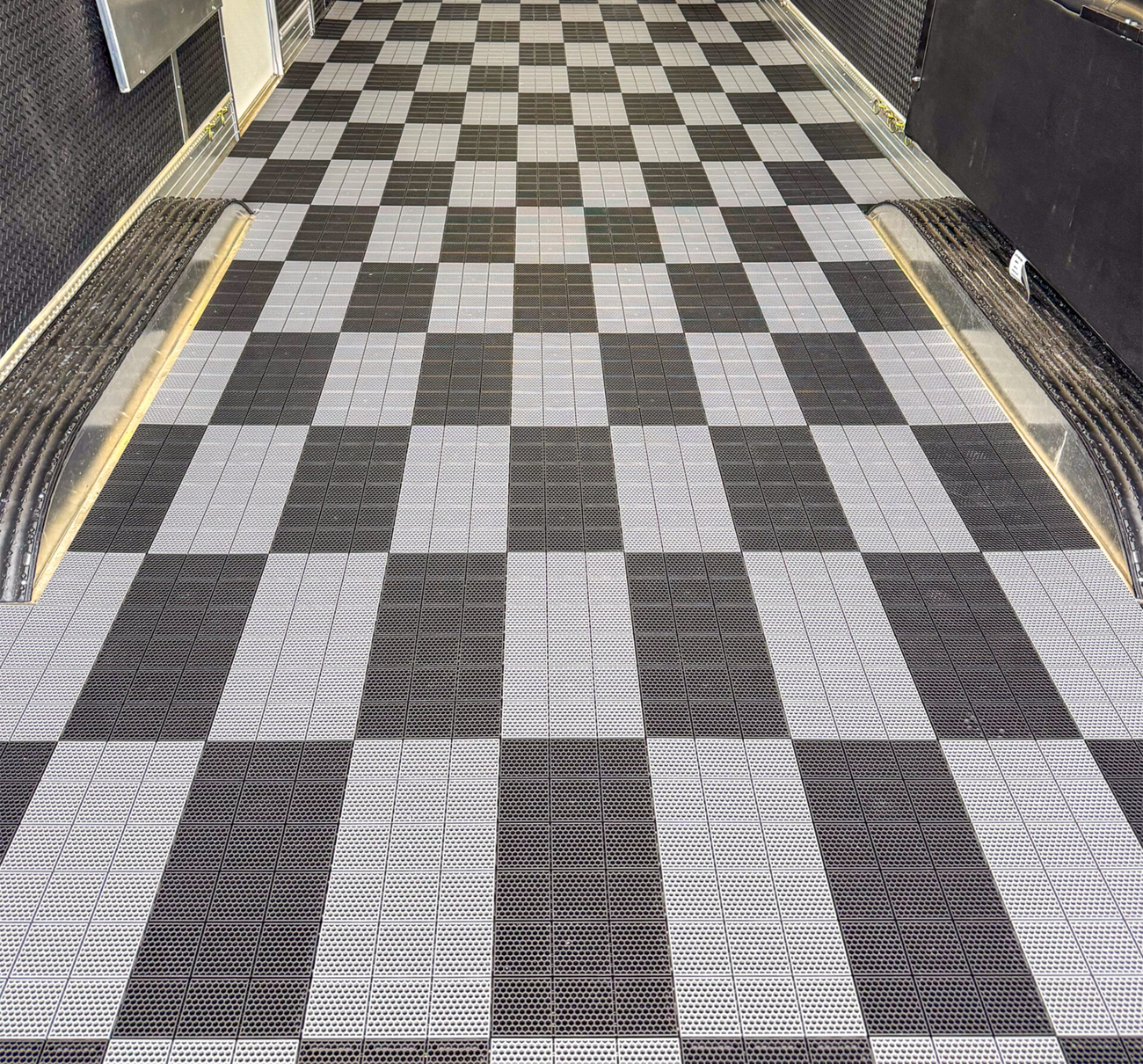 CALIBER ProTech Flooring - Smooth - Light Gray - 24 Piece 13612-10