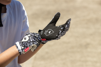 FIST HANDWEAR Youth Strapped R-Willy Ace Gloves - Medium F-GSY-01752-M