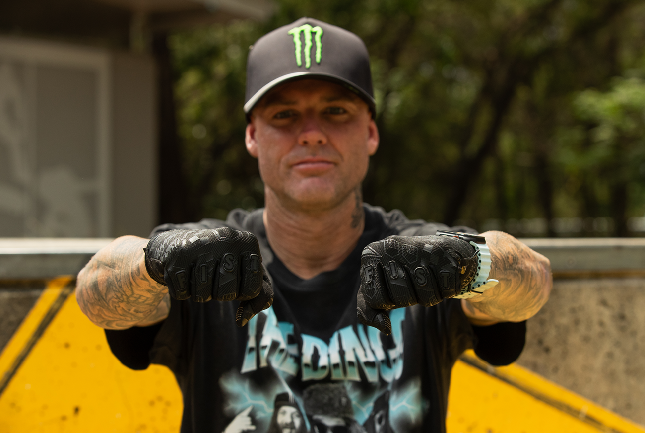 FIST HANDWEAR Strapped Smash Forth Gloves - Medium F-GS-01763-M