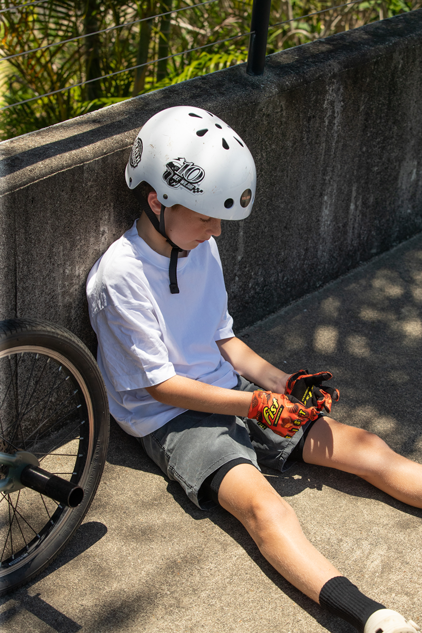 FIST HANDWEAR Youth Strapped 100% Nuts Gloves - Medium F-GSY-01762-M