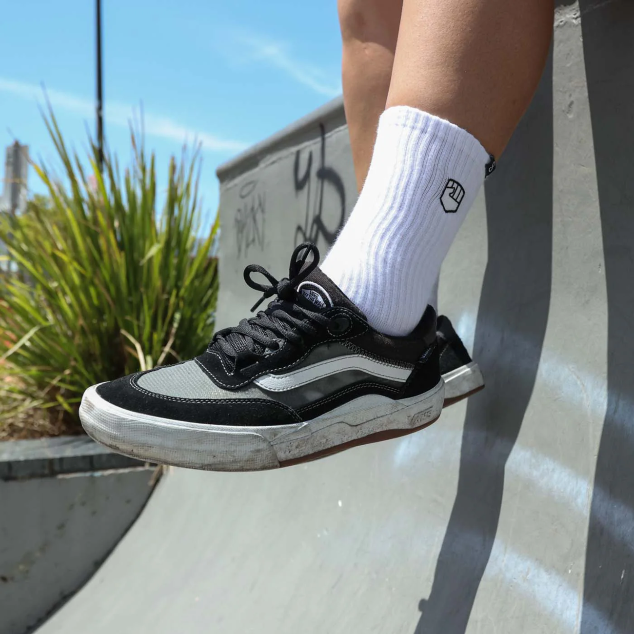 FIST HANDWEAR Crew Socks - Stocker - White - Small/Medium F-SC-00971-S/M