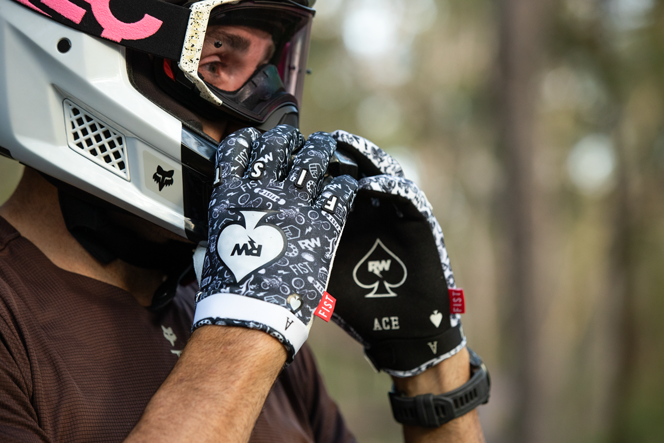 FIST HANDWEAR Strapped R-Willy Ace Gloves - Small F-GS-01752-S