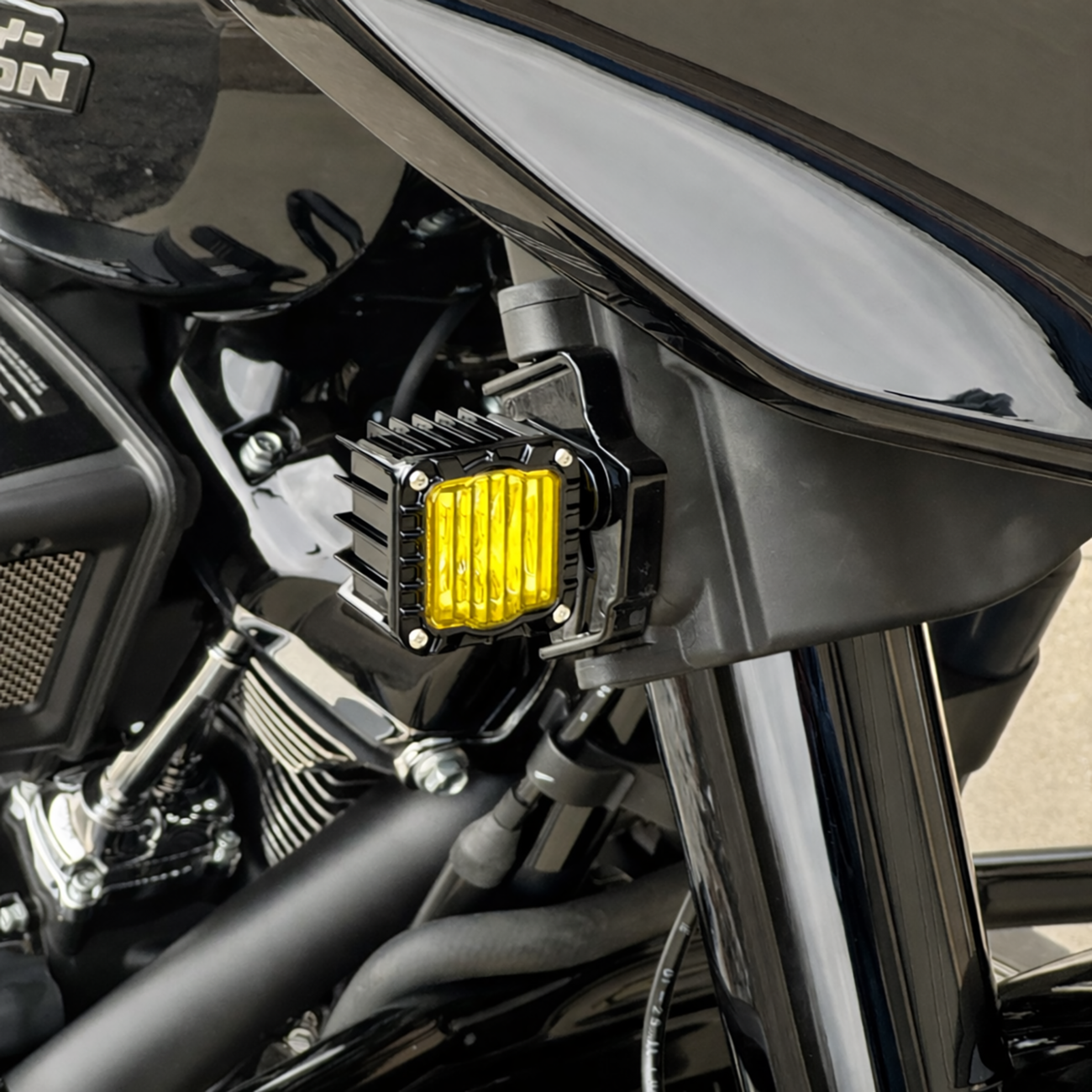 CUSTOM DYNAMICS Shark Demon® Turn Signal - LED - Amber/White SD-SG-FT-AW