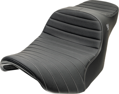 SLYFOX Chariot Seat - Silver Classic Stitch - Silver Logo - FLH/FLT '23.5-'26 4729B