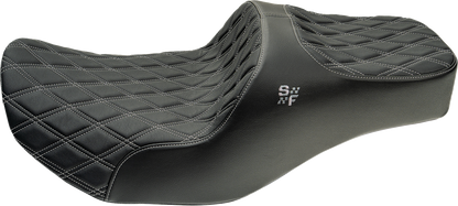 SLYFOX Chariot Seat - Silver Double Diamond Stitch - Silver Logo - FLH/FLT '23.5-'26 4729D