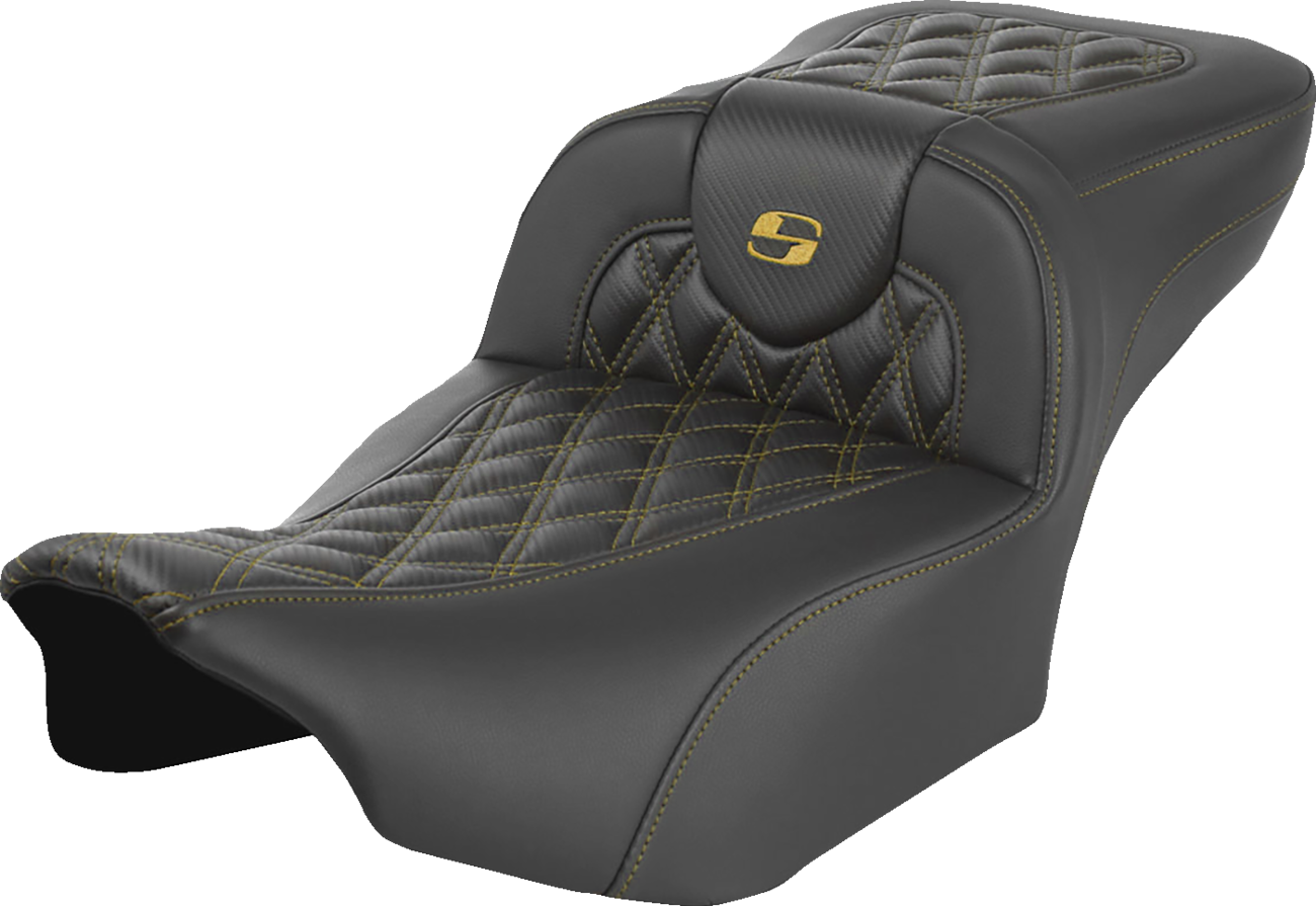 SADDLEMEN Extended Reach Roadsofa™ Seat - Carbon Fiber - without Backrest - Gold Lattice Stitch - FL '23-'25 823-07-20707