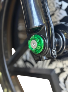 PAUL YAFFE BAGGER NATION Y-Axle with Turret Style Axle Cover Kit - Custom - Front - Green - 1" PYO:YAXLE-07-HT-GN