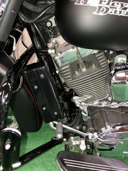 Side Mount Oil Cooler Tc Touring `09 16  Gloss Blk